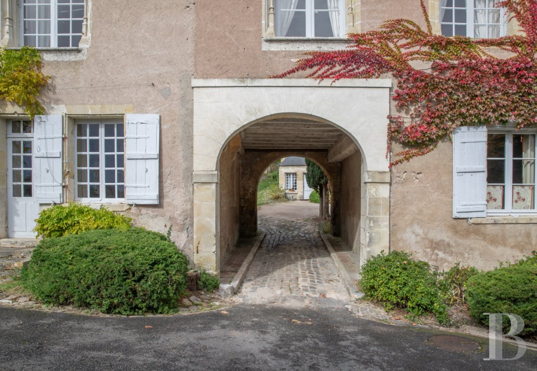 A château and its hamlet on the edge of a forest in the heights of a village near Amboise, In Indre-et-Loire - photo  n°52